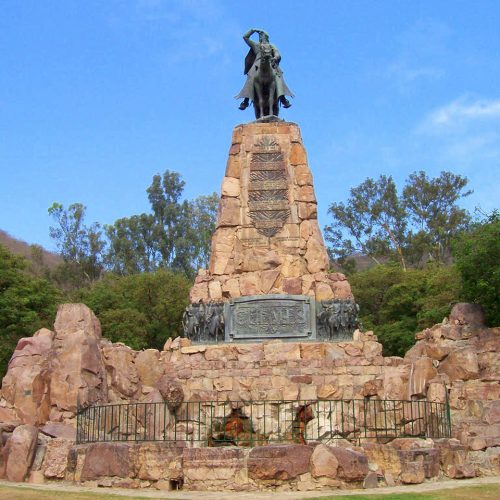Monumento a Güemes base del Cerro San Bernardo Salta, Argentina F1A 1440px